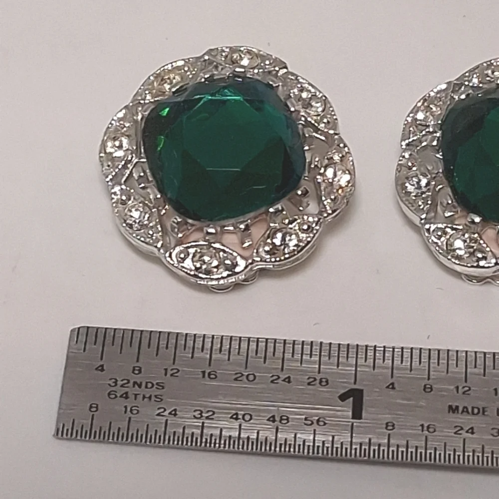 * Vintage Sarah Coventry Green Stone Clip On Earrings